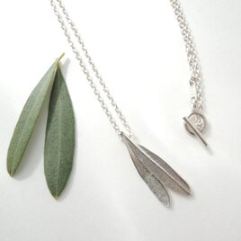 olive leaf necklaceの画像