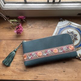 インド刺繍リボンの長財布(スエード調グリーン)の画像