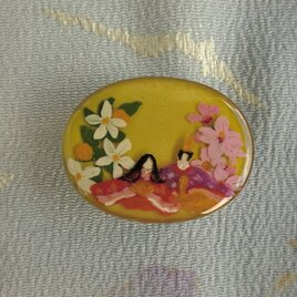 ひな祭り（桜・橘）＊手描きレジンの帯留めの画像
