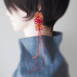 かたっぽイヤーカフ「謡、はなばな、コトホギ」（赤×橙）