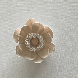 アネモネの布花ミニコサージュ‐ピンクベージュ-の画像