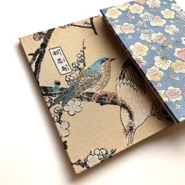 『梅に相思鳥と黄鳥』　額絵織物御朱印帳　金襴織物　B6 大判サイズ　全2種　日本画　梅　御朱印帳　金襴　額絵　桐生織物の画像