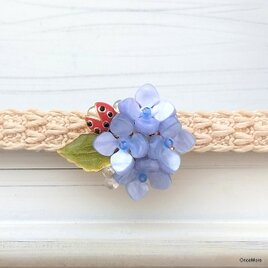 紫陽花とてんとう虫の帯留め（ブルー系）の画像