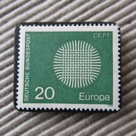 東ドイツ　切手ブローチ9551の画像