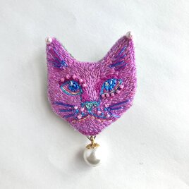 "Pinky CAT " 刺繍猫ブローチの画像