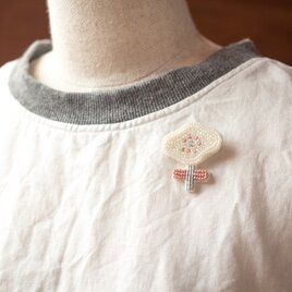 Little Flower＊ビーズ刺繍ブローチ（milk＆pink）│ミルキーホワイトとピンクの小さなお花│ポピーの画像