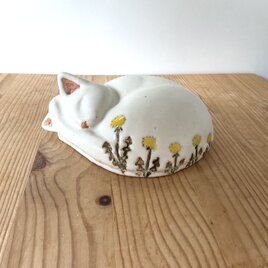 眠り猫の蓋もの（ぶち） | iichi 日々の暮らしを心地よくする