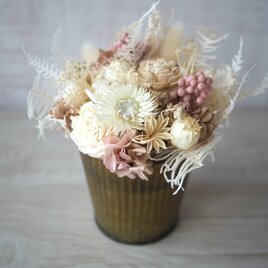 White arrangement -antique pink brown-の画像