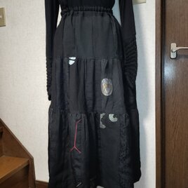 黒の三段ティアードスカートの画像