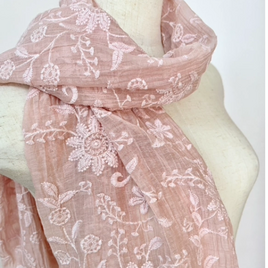 総刺繍草木染め絹/綿 フラワーストール（さくらピンク）の画像