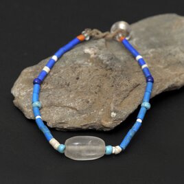 ペルシャ水晶と青の装身具の画像