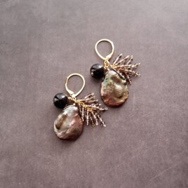 Petal Pearl × Smoky Quartz Earrings／ぺタルパール × スモーキークォーツ フレンチピアスの画像