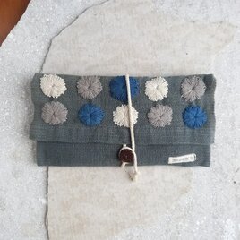 草木染めコットンの手刺繍ポーチ M/ 手織り/ 藍グレー 水玉/ 1点もの 紐巻きポーチの画像
