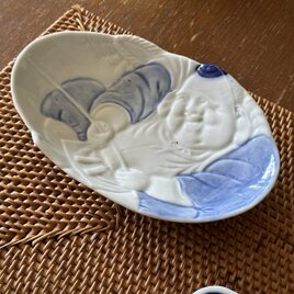 恵比寿さんの表情豊かな変形皿の画像