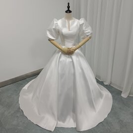 ウエディングドレス ホワイト 光沢サテン 半袖 ファスナー 二次会の画像