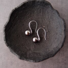Baby Spoon Pearl Earrings【silver】ベビースプーン パールピアス（Black）の画像