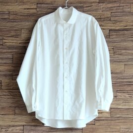 綿麻素材の白シャツ(台衿シャツ)の画像