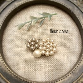 heart shapeのブローチ  cream・beige