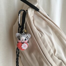 ＼アメリカンショートヘア！うちの子／小さな癒し系★見守り隊★赤色ハートをギュッ！鈴付きストラップ｜ボールチェーンの画像
