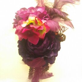 カシス色のコサージュ