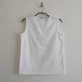 【Vネック-白】一枚で魅せるスリーブレスTシャツの画像