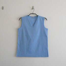 【Vネック-空色】一枚で魅せるスリーブレスTシャツの画像