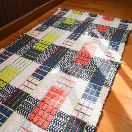 手織りのマットマルチカラー(ガラ紡の糸とスーピマ綿の糸)63.5cm×116cmの画像