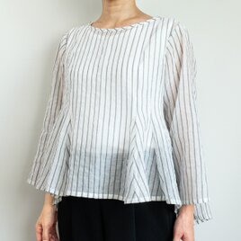 コットンシルクのふんわりプルオーバー【白×黒ストライプ・M/L・八分袖】