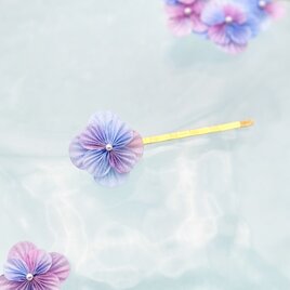紫陽花のヘアピン♡手染めシルク /透明　つまみ細工 和小物　空　あじさい　夏　夕暮れ　透け感　浴衣　着物　花火の画像