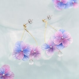 紫陽花のボリュームゆらゆらピアス ♡手染めシルク /浴衣　着物　透明　つまみ細工 和小物　空　あじさい　夏　夕暮れ　透け感の画像