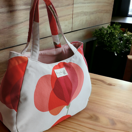 大きな花柄のバルーンバック