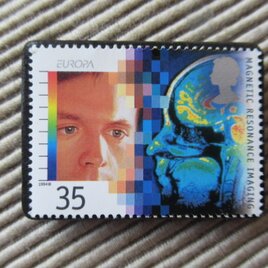 イギリス　切手ブローチ 9606の画像