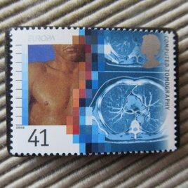 イギリス　切手ブローチ 9607の画像