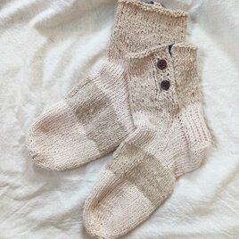 綿の靴下（草木染手紡ぎ糸とオーガニックコットン）の画像