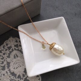 【限定数】ボタニカルペンダント ■ ヴィンテージ　パールどんぐり ■ 天然石のチャームつき ロングネックレス