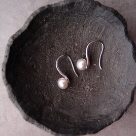 Baby Spoon Pearl Earrings【silver】ベビースプーン パールピアス（Gray／Small）の画像