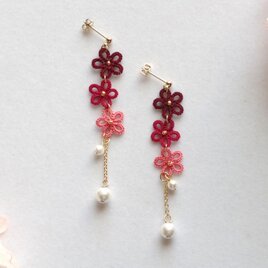 タティングレースの小花とコットンパールのピアス〈ローズピンク〉の画像