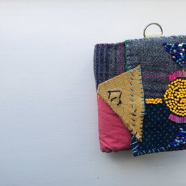 財布　布財布　ハンドメイド　手縫い　刺繍　パッチワーク　二つ折り　1978の画像