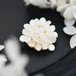 【ブローチ】ガクアジサイ（額紫陽花） ホワイトの画像