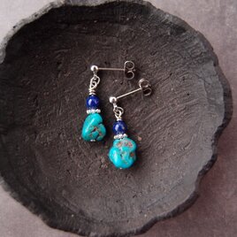【Titanium】Turquoise × Lapis Lazuli Earrings／ターコイズ ミニピアス（青）の画像