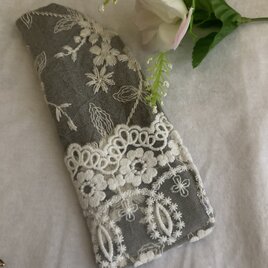 ハンドメイドリネングレー花とリーフ刺繍レースメガネケース金沢エンブロイダリースリムタイプの画像