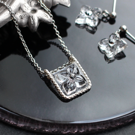 silver925｜ヴィンテージガラスの透明な花ネックレス［Aスクエア］