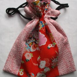 ７７３５　絞りと花柄の着物で作った巾着袋　＃送料無料の画像