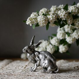 ウサギのオブジェ　ブロンズ　フランスアンティーク　ブルターニュ地方　ブロカントの画像
