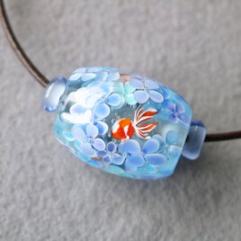紫陽花と金魚のとんぼ玉（ガラス玉）泡入りの画像
