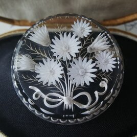 フランス製ヴィンテージ　マーガレットのような白いお花･Lucite製ブローチの画像