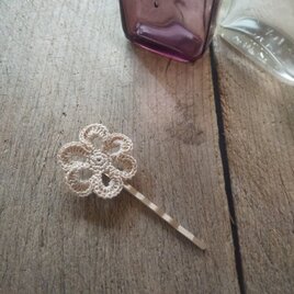 レース編みのお花のヘアピンの画像
