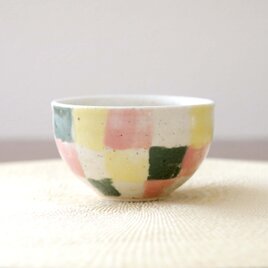 色化粧 格子模様のカップ 初夏の草花のイメージの画像