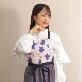 【Michelle Machoto】エプロン ロング ギャザー 花柄 リネン 刺繍 おしゃれ イワキキョウ柄 D-0007