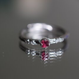 SR4-146 シルバー 宝石質 明るい ローズピンク色 ミニ スピネル ミャンマー産 フリーサイズ 指輪 金属アレルギー対応の画像